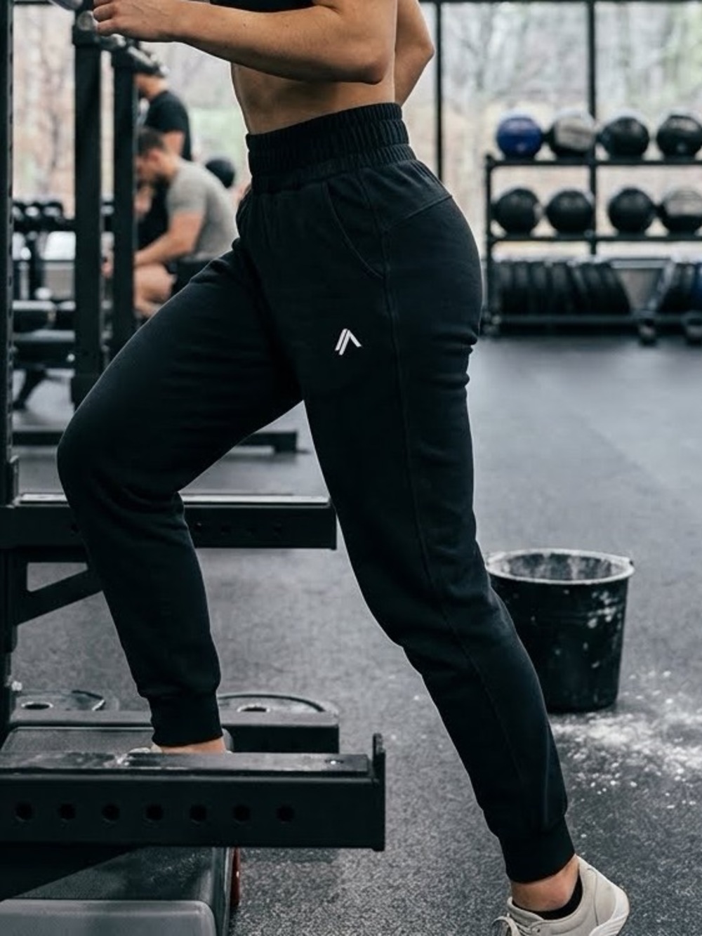 Alphalete ELMTS Elements Black Cuffed Joggers Sweatpants Athleisure Gym Workout